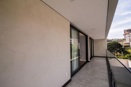 Casa para alugar com 350m², 4 quartos e 3 vagas Casa para alugar com 350m², 4 quartos e 3 vagasVaranda dos quartos 02 e 03