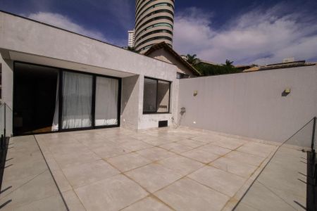 Casa para alugar com 350m², 4 quartos e 3 vagas Casa para alugar com 350m², 4 quartos e 3 vagasVaranda - Quarto 04- Suite 02