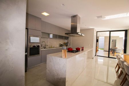 Casa para alugar com 350m², 4 quartos e 3 vagas Casa para alugar com 350m², 4 quartos e 3 vagasCozinha