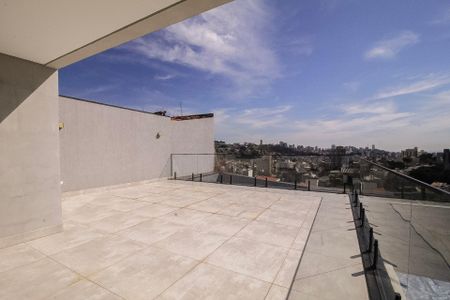 Casa para alugar com 350m², 4 quartos e 3 vagas Casa para alugar com 350m², 4 quartos e 3 vagasVaranda - Quarto 04- Suite 02