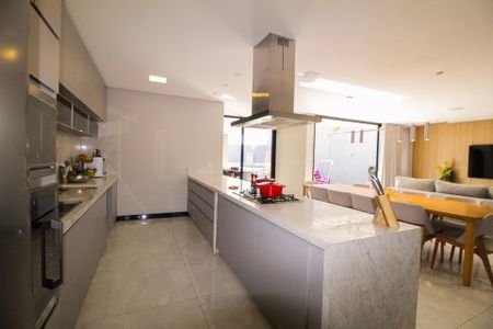 Casa para alugar com 350m², 4 quartos e 3 vagas Casa para alugar com 350m², 4 quartos e 3 vagasCozinha