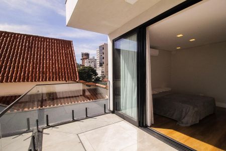 Casa para alugar com 350m², 4 quartos e 3 vagas Casa para alugar com 350m², 4 quartos e 3 vagasVaranda do quarto 01