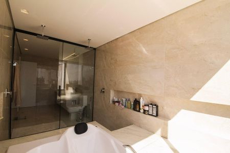Casa para alugar com 350m², 4 quartos e 3 vagas Casa para alugar com 350m², 4 quartos e 3 vagasBanheiro Quarto 04- Suite 02