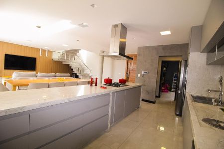 Casa para alugar com 350m², 4 quartos e 3 vagas Casa para alugar com 350m², 4 quartos e 3 vagasCozinha