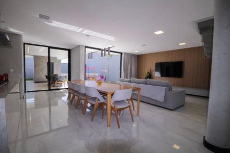 Casa para alugar com 350m², 4 quartos e 3 vagas Casa para alugar com 350m², 4 quartos e 3 vagasSala de Jantar