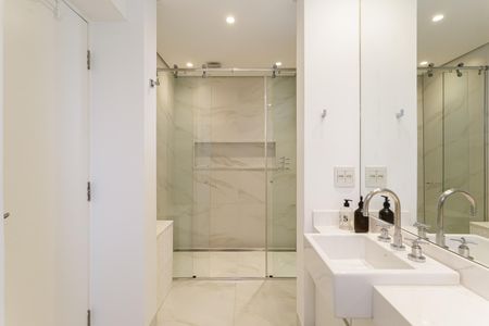Apartamento para alugar com 148m², 2 quartos e 2 vagas Apartamento para alugar com 148m², 2 quartos e 2 vagasBanheiro da Suíte 2