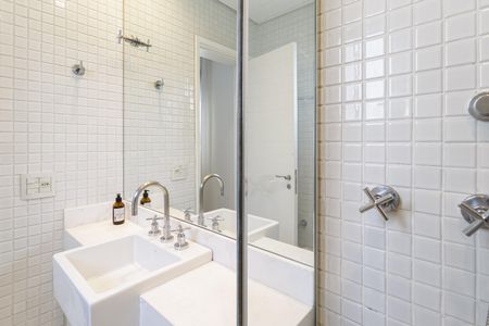 Apartamento para alugar com 148m², 2 quartos e 2 vagas Apartamento para alugar com 148m², 2 quartos e 2 vagasBanheiro da Suíte 1