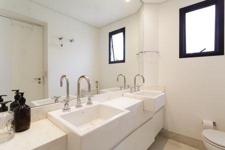 Apartamento para alugar com 148m², 2 quartos e 2 vagas Apartamento para alugar com 148m², 2 quartos e 2 vagasBanheiro da Suíte 2