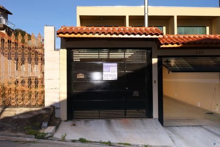 Casa à venda com 135m², 3 quartos e 2 vagas Casa à venda com 135m², 3 quartos e 2 vagasPlaca grande instalada no portão do imóvel no dia 18.06.2026 - Código UKLP-588