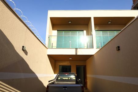 Casa à venda com 135m², 3 quartos e 2 vagasGaragem