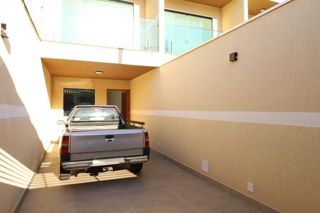Casa à venda com 135m², 3 quartos e 2 vagas Casa à venda com 135m², 3 quartos e 2 vagasGaragem
