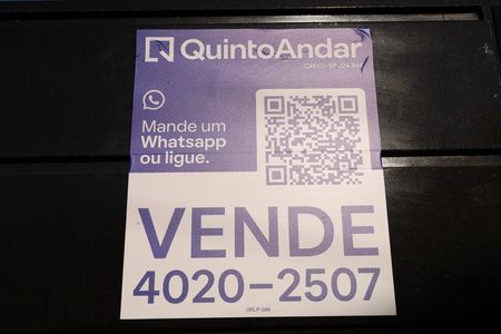 Casa à venda com 135m², 3 quartos e 2 vagasPlaca grande instalada no portão do imóvel no dia 18.06.2026 - Código UKLP-588