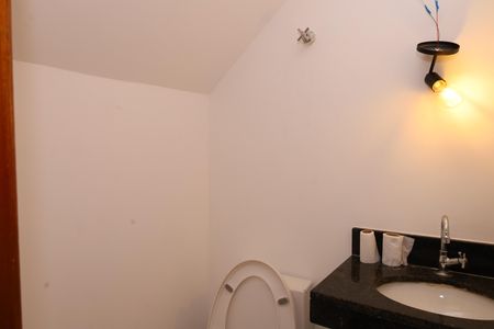 Casa à venda com 135m², 3 quartos e 2 vagasBanheiro 4 - Lavabo