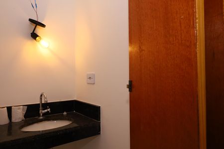 Casa à venda com 135m², 3 quartos e 2 vagasBanheiro 4 - Lavabo
