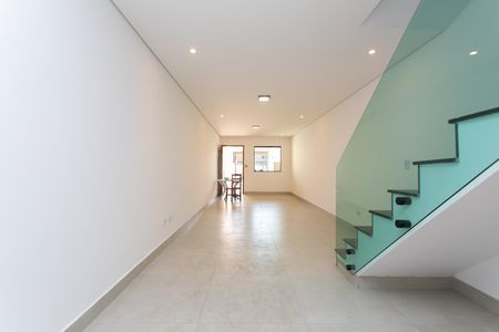 Casa à venda com 135m², 3 quartos e 2 vagas Casa à venda com 135m², 3 quartos e 2 vagasSala