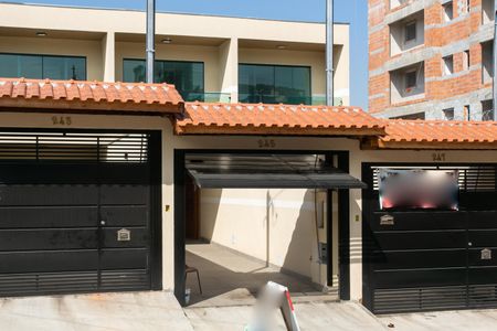 Casa à venda com 135m², 3 quartos e 2 vagas Casa à venda com 135m², 3 quartos e 2 vagasFachada