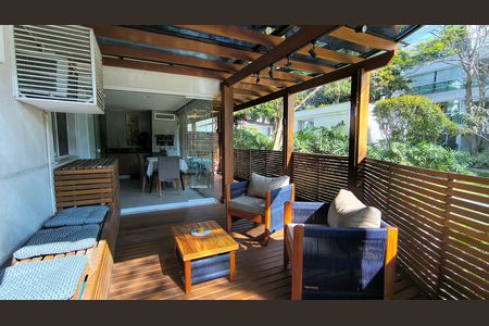 Apartamento à venda com 100m², 2 quartos e 1 vaga Apartamento à venda com 100m², 2 quartos e 1 vagaVaranda