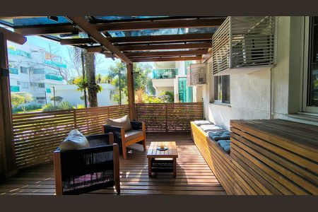 Apartamento à venda com 100m², 2 quartos e 1 vaga Apartamento à venda com 100m², 2 quartos e 1 vagaVaranda