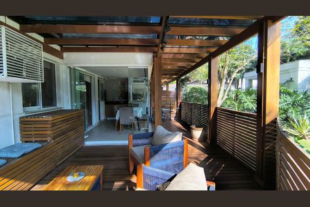 Apartamento à venda com 100m², 2 quartos e 1 vaga Apartamento à venda com 100m², 2 quartos e 1 vagaVaranda