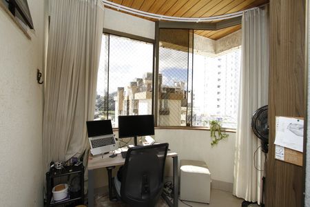 Apartamento à venda com 168m², 4 quartos e 2 vagasEscritório