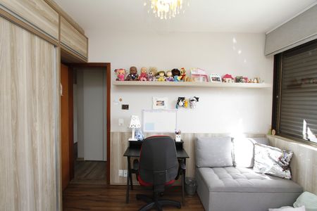 Apartamento à venda com 168m², 4 quartos e 2 vagasQuarto 2