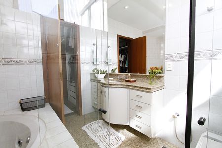 Apartamento à venda com 168m², 4 quartos e 2 vagasBanheiro da Suíte