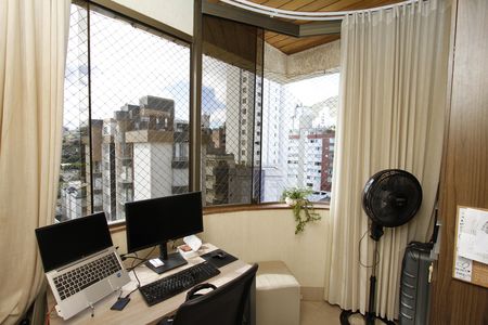 Apartamento à venda com 168m², 4 quartos e 2 vagasEscritório