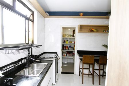Apartamento à venda com 168m², 4 quartos e 2 vagasCozinha