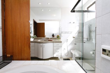 Apartamento à venda com 168m², 4 quartos e 2 vagasBanheiro da Suíte