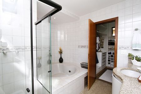 Apartamento à venda com 168m², 4 quartos e 2 vagasBanheiro da Suíte