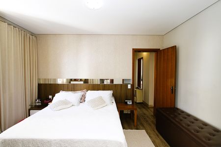 Apartamento à venda com 168m², 4 quartos e 2 vagasQuarto 3 - Suíte