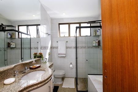 Apartamento à venda com 168m², 4 quartos e 2 vagasBanheiro da Suíte