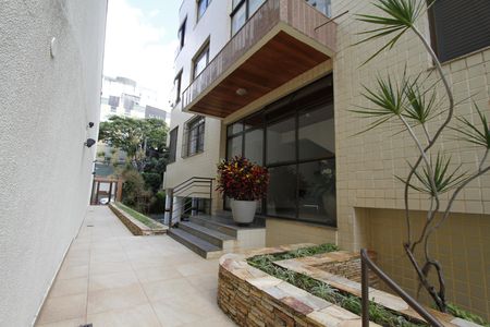 Apartamento à venda com 168m², 4 quartos e 2 vagasEntrada