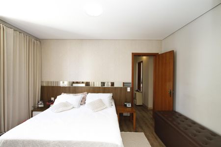 Apartamento à venda com 168m², 4 quartos e 2 vagasQuarto 3 - Suíte