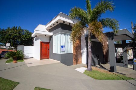 Casa de condomínio para alugar com 115m², 3 quartos e 3 vagas Casa de condomínio para alugar com 115m², 3 quartos e 3 vagasFachada