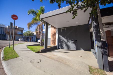 Casa de condomínio para alugar com 115m², 3 quartos e 3 vagas Casa de condomínio para alugar com 115m², 3 quartos e 3 vagasFachada