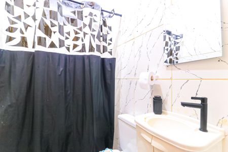 Casa para alugar com 70m², 2 quartos e 1 vaga Casa para alugar com 70m², 2 quartos e 1 vagaBanheiro