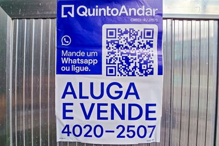 Casa para alugar com 70m², 2 quartos e 1 vaga Casa para alugar com 70m², 2 quartos e 1 vagaFachada casa com placa
