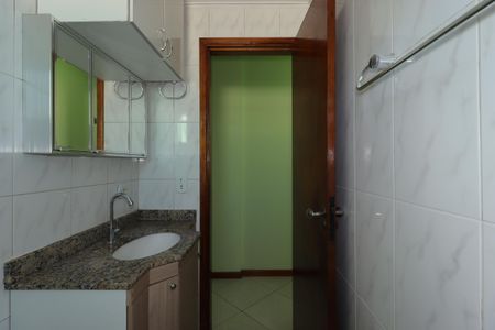 Banheiro de apartamento para alugar com 2 quartos, 48m² em Campestre, Santo André