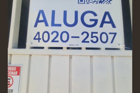 Casa para alugar com 56m², 2 quartos e 1 vaga Casa para alugar com 56m², 2 quartos e 1 vagaFachada do imível com placa QuintoAndar