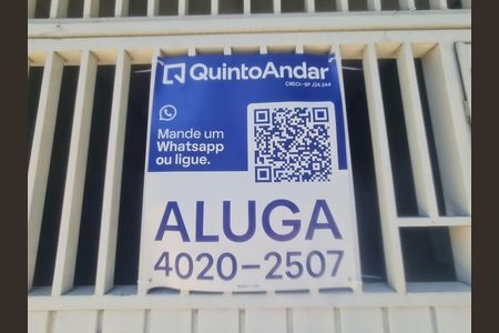 Casa para alugar com 56m², 2 quartos e 1 vaga Casa para alugar com 56m², 2 quartos e 1 vagaFachada do imível com placa QuintoAndar