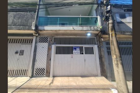 Casa para alugar com 56m², 2 quartos e 1 vaga Casa para alugar com 56m², 2 quartos e 1 vagaFachada do imível com placa QuintoAndar