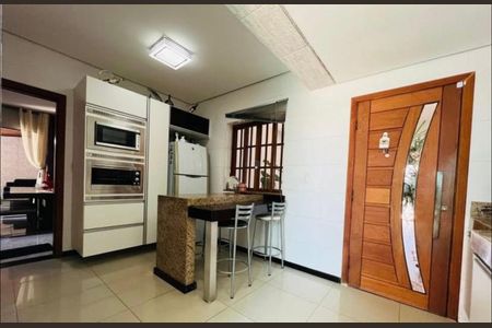 Foto 01 de casa à venda com 3 quartos, 258m² em Santa Amelia, Belo Horizonte