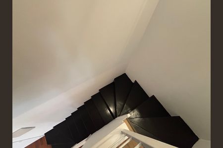Apartamento para alugar com 56m², 1 quarto e 1 vaga Apartamento para alugar com 56m², 1 quarto e 1 vagaEscada