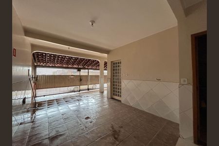 Casa para alugar com 300m², 4 quartos e 3 vagas Casa para alugar com 300m², 4 quartos e 3 vagasGaragem