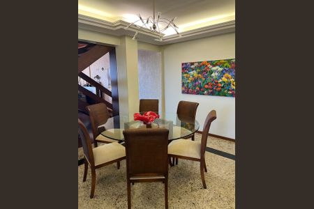 Apartamento à venda com 311m², 3 quartos e 2 vagas Apartamento à venda com 311m², 3 quartos e 2 vagasSala de Jantar