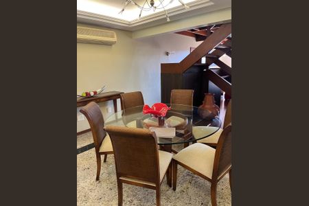 Apartamento à venda com 311m², 3 quartos e 2 vagas Apartamento à venda com 311m², 3 quartos e 2 vagasSala de Jantar