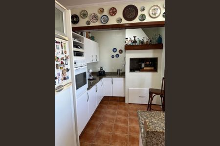 Apartamento à venda com 311m², 3 quartos e 2 vagas Apartamento à venda com 311m², 3 quartos e 2 vagasCozinha