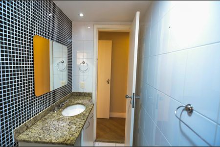 Banheiro Social de apartamento à venda com 2 quartos, 133m² em Tijuca, Rio de Janeiro