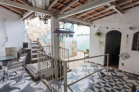 Casa à venda com 360m², 4 quartos e 5 vagas Casa à venda com 360m², 4 quartos e 5 vagasQuintal/Área de Serviço